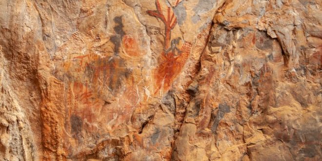 Foto de pintura rupestre em caverna no Parque Nacional Vale do Peruaçu