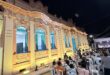 Revitalização preserva a fachada histórica da escola centenária e garante novos espaços pedagógicos para mais de 300 alunos.