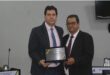 Homenagem foi entregue durante Sessão Solene na Câmara Municipal; parlamentar destacou o compromisso de seguir destinando emendas para o município.